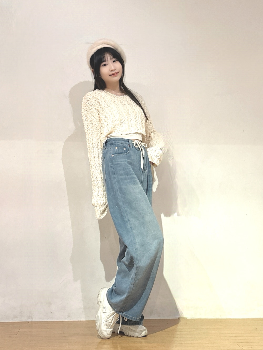 「シンプルスタイル、韓国ファッション、カジュアルコーデ、デニムコーデ、可愛いカジュアル、着回しコーデ」｜「SHEINのアイテム（デニムパンツ、ブルー系）」を使った、Ayaさん（レディース・165cm）の冬コーディネートの2枚目の写真