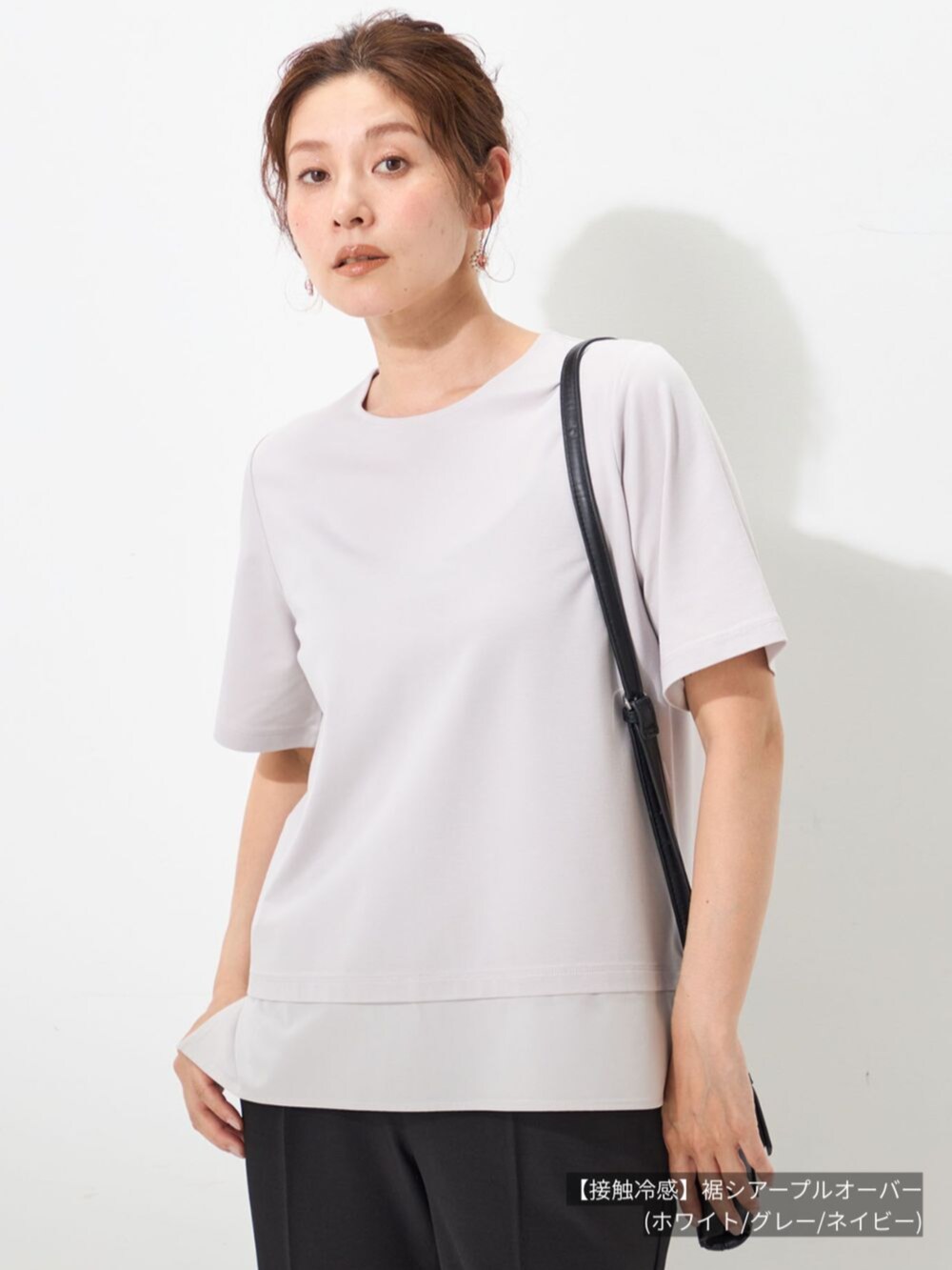 ブラック系のTシャツ/カットソー、ブルー系のTシャツ/カットソー、ホワイト系のTシャツ/カットソーを着用したレディースの夏コーディネートの5枚目の写真
