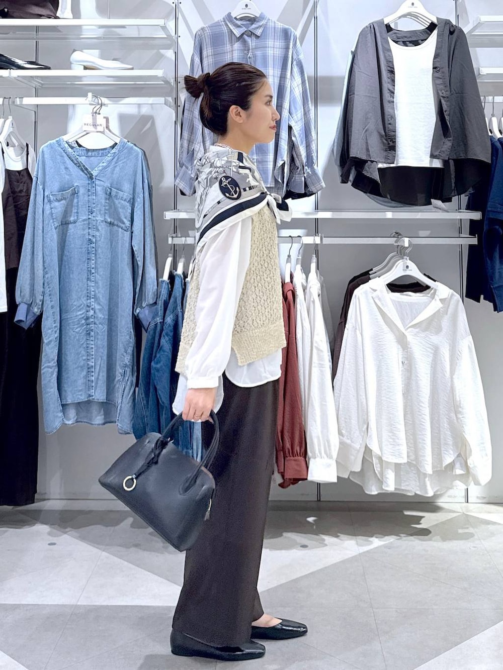 「GLOBAL WORKのらくっション撥水フィットパンプス/135895(パンプス、ブラック系)」を使った、chieminさん(レディース・162cm)の夏コーディネートの3枚目の写真