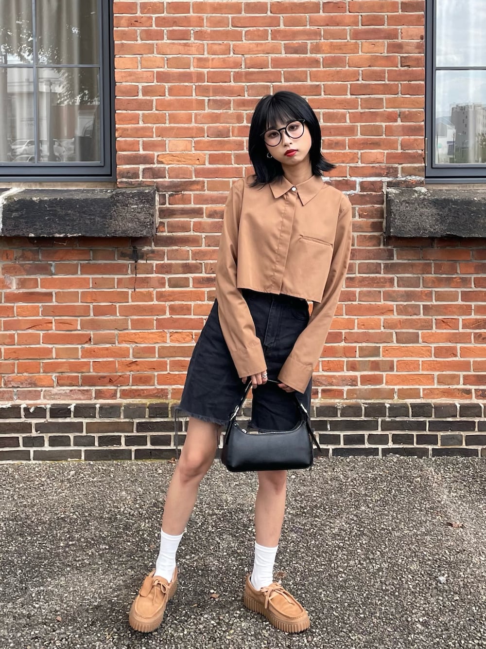 「大人カジュアル、秋服準備はじめました、おでかけコーデ、大人かわいい、着回しコーデ、シャツ、シャツスタイル、オトナカジュアル、韓国ファッション、プチプラコーデ、お洒落さんとつながりたい、ootd、outfit、ブラウンコーデ、ハーフパンツ」｜「ROOPTOKYOのShort Shirt / ショート丈シャツ クロップド丈（シャツ/ブラウス、ブラウン系）」を使った、じまれなさん（レディース・162cm）の夏コーディネートの2枚目の写真