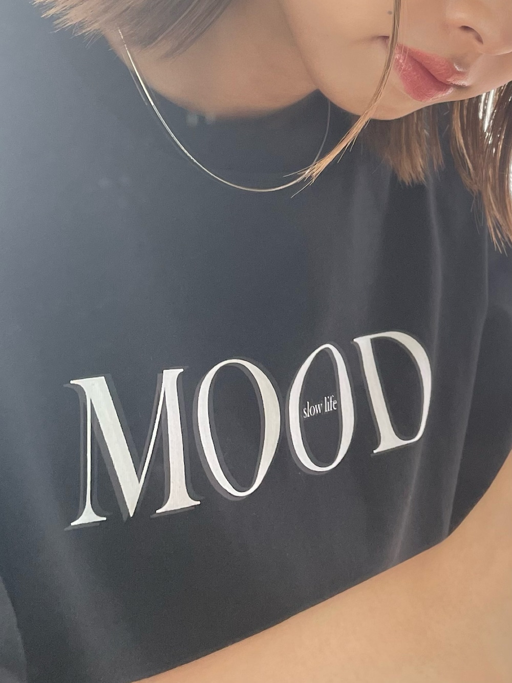 「夏コーデ、夏、Tシャツ、メンズコーデ、メンズファッション、ストリート、韓国ファッション、カーゴパンツ、ブラック、スニーカー、メガネ女子、おしゃれさんと繋がりたい、ootd、outfit、ミリタリー」｜「ZIP FIVEの【ユニセックス】3タイプ 刺繍・プリントデザイン＆フォトデザイン ビッグシルエットアソートTシャツ（Tシャツ/カットソー、ブラック系）」を使った、じまれなさん（レディース・162cm）の春コーディネートの2枚目の写真