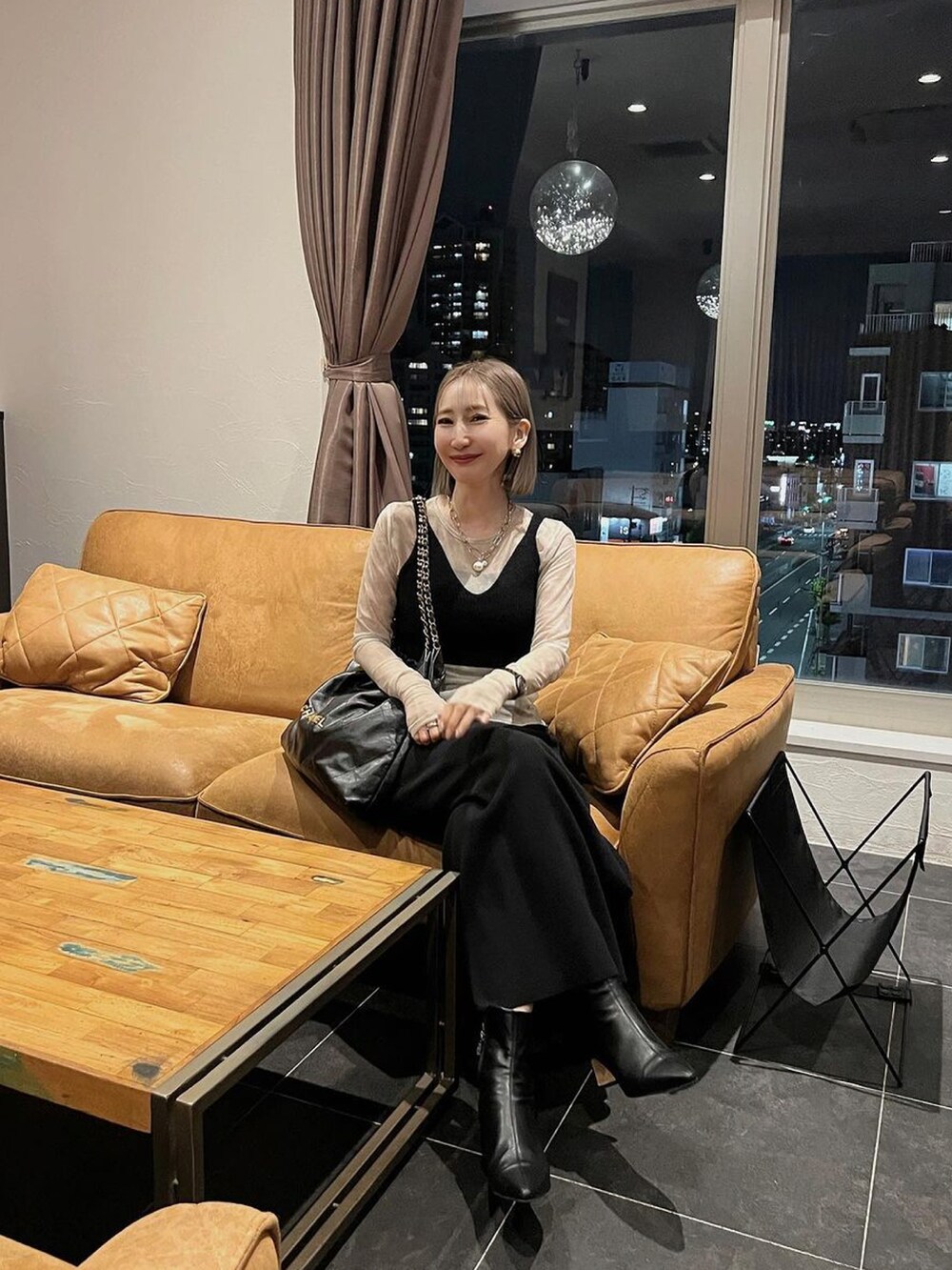 「秋服準備はじめました、秋コーデ、お出かけコーデ、休日スタイル、ビスチェ、ニット、ニットスカート、レイヤードスタイル、ZARA、セットアップ、大人カジュアル、秋冬コーデ、Re:EDIT、リエディ、リエディ(Re:EDIT)」｜「Re:EDITのクロップドニットビスチェ（キャミソール、ブラック系）」を使った、yukikoさん（レディース・161cm）の秋コーディネートの2枚目の写真