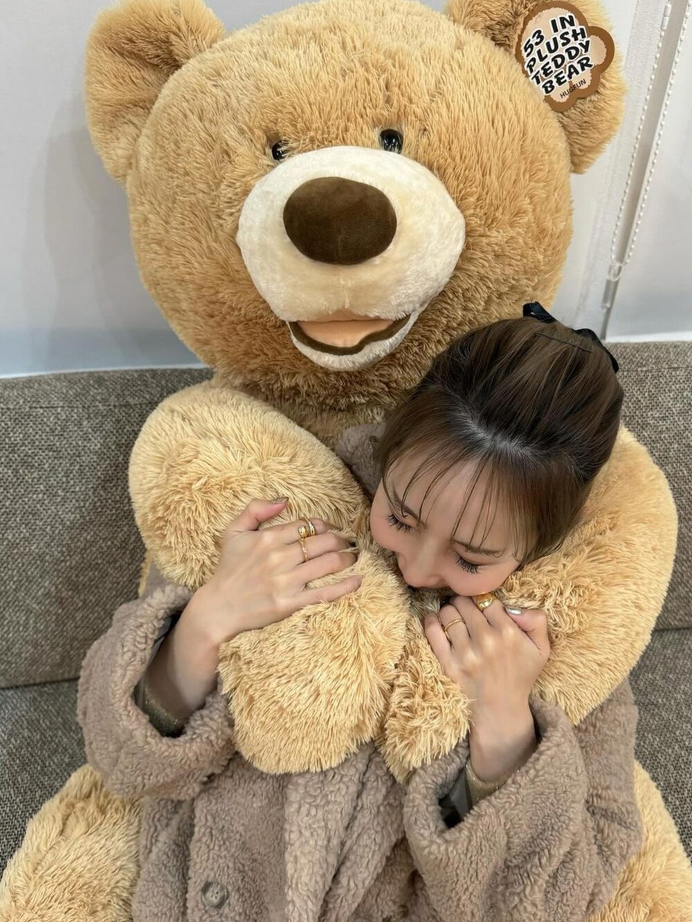 「コート、デニム、ベージュ、UNIQLO、大人カジュアル、ブラウン、きれいめカジュアル、オトナカジュアル、ボアコート、ファッションを楽しもう」｜「Re:EDITの[2023S/S COLLECTION][低身長サイズ有]コットンロールアップデニムパンツ（デニムパンツ、ブルー系）」を使った、yukikoさん（レディース・161cm）の秋コーディネートの3枚目の写真
