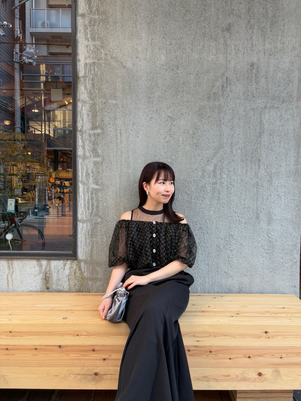 「春コーデ、オフィススタイル、結婚式、ボレロ、カーディガン、オケージョン」｜「et.UNiVERのbaloom cardigan dress（ワンピース、ブラック系）」を使った、RIZUMUさん（骨格ウェーブ・レディース・159cm）の春コーディネートの4枚目の写真