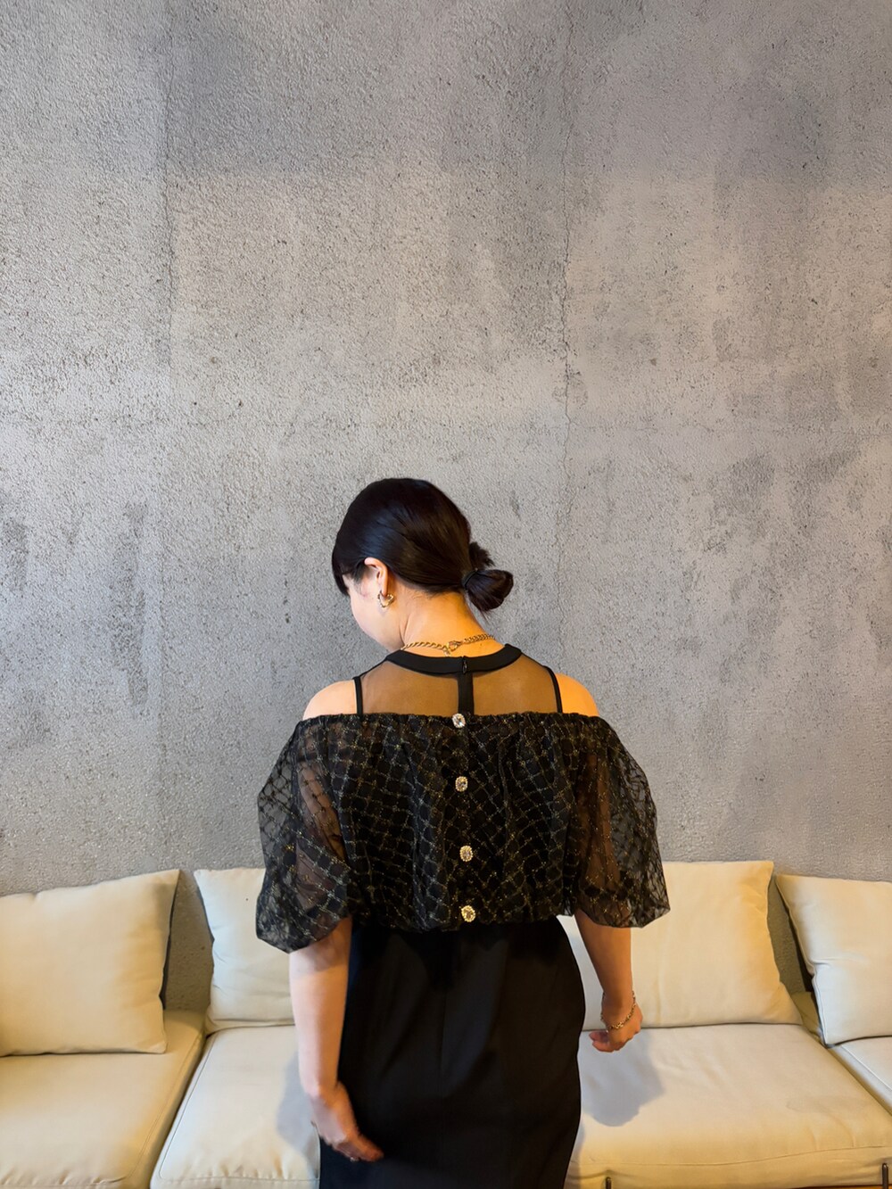 「春コーデ、オフィススタイル、結婚式、ボレロ、カーディガン、オケージョン」｜「et.UNiVERのbaloom cardigan dress（ワンピース、ブラック系）」を使った、RIZUMUさん（骨格ウェーブ・レディース・159cm）の春コーディネートの2枚目の写真