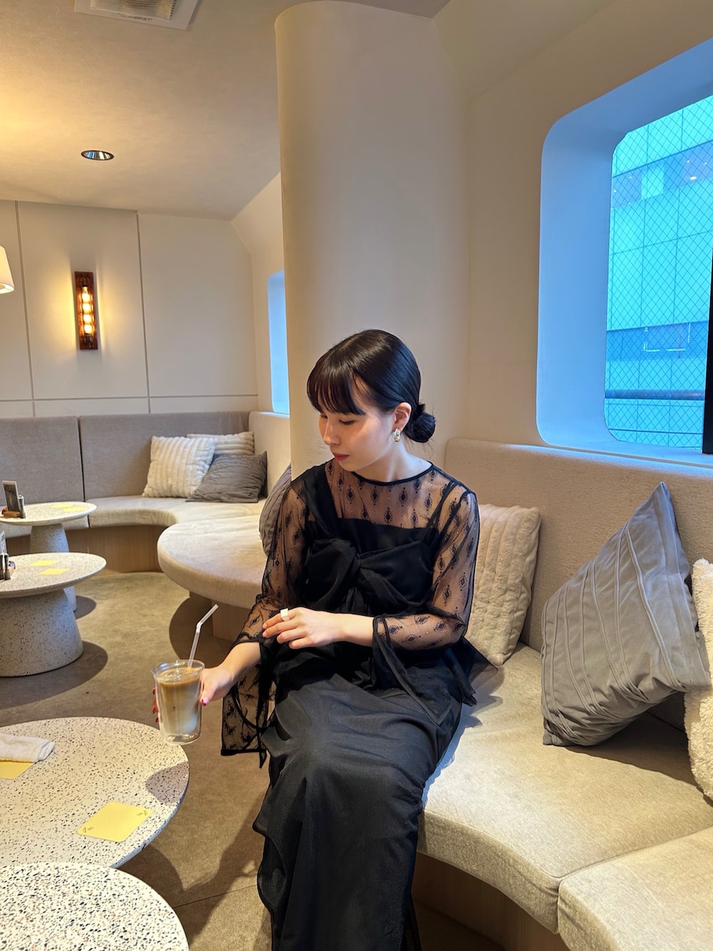 「ワンピーススタイル、チュールスカート、オケージョン、骨格ウェーブ、お呼ばれスタイル」｜「et.UNiVERのRibbon vest setup dress（ドレス、ブラック系）」を使った、RIZUMUさん（骨格ウェーブ・レディース・159cm）の春コーディネートの5枚目の写真