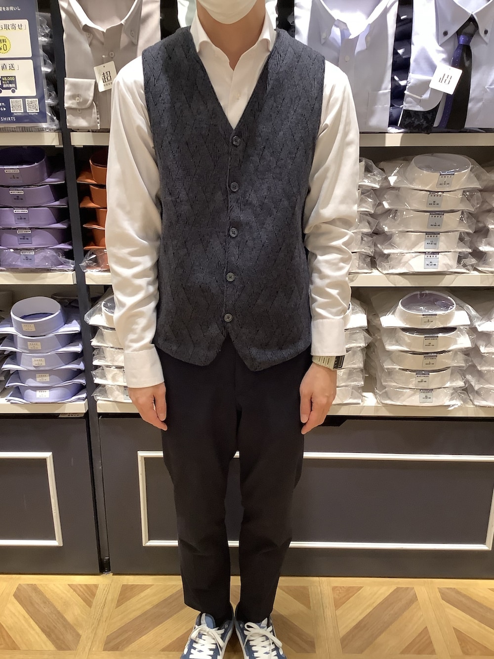「東京シャツ、BRICK HOUSE by Tokyo Shirts、ニット、ジレ、チャコールグレー、冬コーデ、スーツスタイル、カジュアルコーデ」｜「BRICK HOUSE by TOKYO SHIRTの裏キルトニットジレ（スーツベスト、グレー系）」を使った、BRICK HOUSE by Tokyo Shirts 幕張新都心イオンモール店さん（メンズ・168cm）の冬コーディネートの2枚目の写真