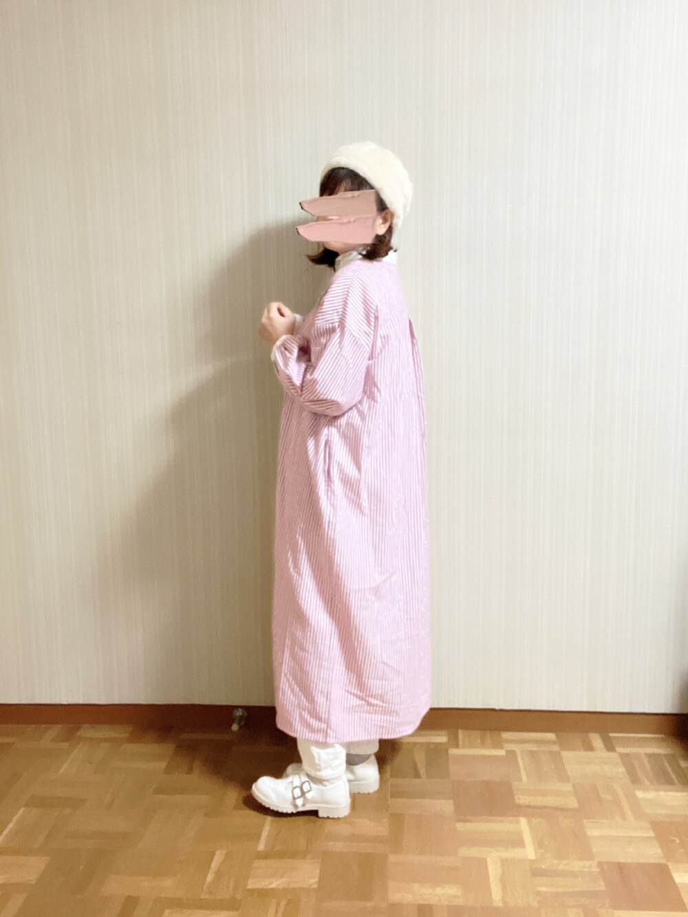 「配色ワンピース、ストライプワンピース、スタンドカラーワンピース、ピンクワンピース、ピンク×白、ハンドメイド、ハンドメイドアクセサリー、teto ohana to、teto camera、GU、ehka sopo、Samansa Mos2、ガーリー、カジュアル、ナチュラル」|「Samansa Mos2のエコファーニットワッチ(ニットキャップ/ビーニー、ホワイト系)」を使った、𝚝𝚎𝚝𝚘さん(レディース・155cm)の冬コーディネートの2枚目の写真