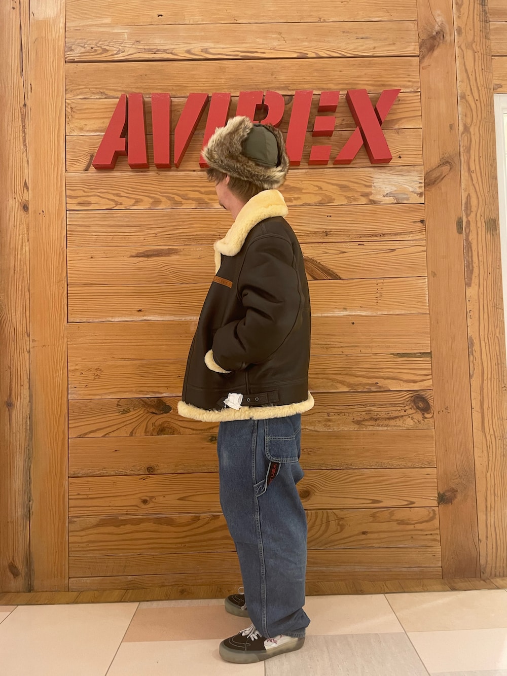 「AVIREX、フライトジャケット、ペインターパンツ、フライトキャップ、ペインターデニム、B-3、AVIREXBelle、AVIREX町田店、ファッションの力を信じよう、AVIREX町田」｜「AVIREXのFLIGHT CAP / フライトキャップ / AVIREX / アヴィレックス（キャップ、グリーン系）」を使った、TOMさん（メンズ・161cm）の秋コーディネートの2枚目の写真
