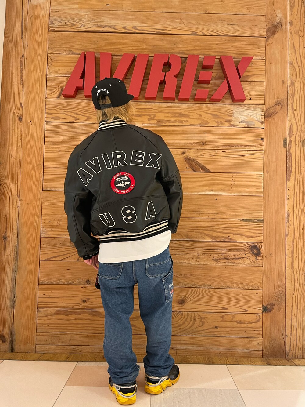 「ロゴT、AVIREX、革ジャン、ペインターパンツ、ペインターデニム、AVIREXBelle、AVIREX町田店、革ジャンコーデ、ファッションの力を信じよう、AVIREX町田」｜「NEW ERAの【×NEW ERA】ACキャップ/9FIFTY SNAP BACK CAP TYPE  AC（キャップ、ブラック系）」を使った、TOMさん（メンズ・161cm）の春コーディネートの3枚目の写真