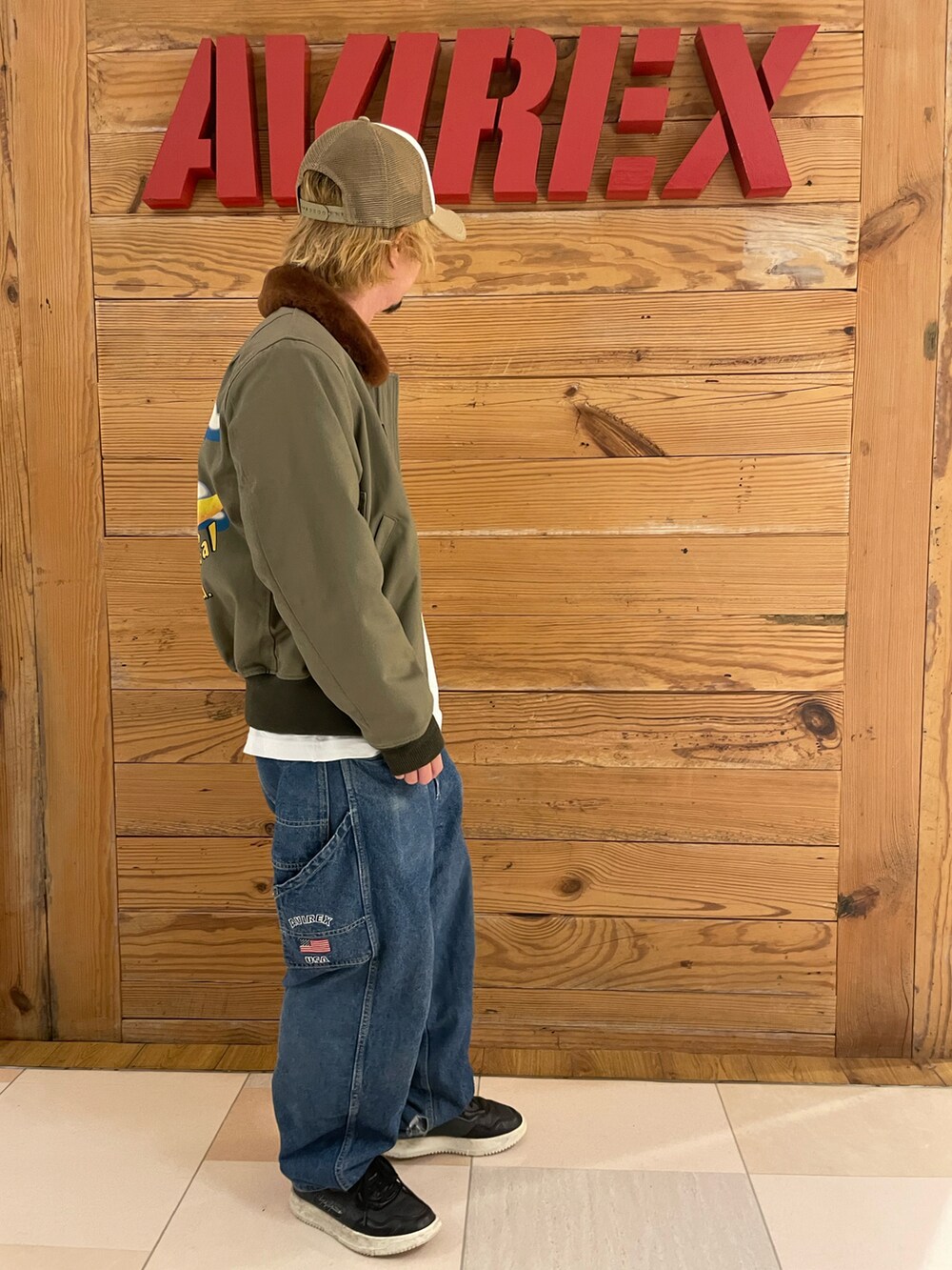 「AVIREX、フライトジャケット、ニューエラ、ペインターパンツ、AVIREXBelle、ニューエラコラボ、B15A、AVIREX町田店、ファッションの力を信じよう、AVIREX町田」｜「AVIREXの《NEW ERA/ニューエラ》WAPPEN MESH CAP / ワッペン メッシュキャップ / AVIREX / アヴィレックス（キャップ、ベージュ系）」を使った、TOMさん（メンズ・161cm）の夏コーディネートの4枚目の写真