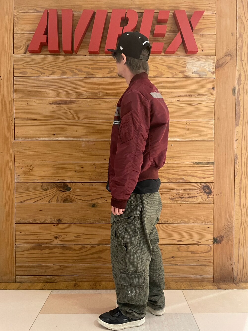 「MA-1、AVIREX、NEW ERA、リバーシブル、ニューエラ、AVIREXBelle、コレクションアイテム、AVIREX町田店、ファッションの力を信じよう、AVIREX町田」｜「AVIREXのMaintenance patch ロングTシャツ（Tシャツ/カットソー、ブラック系）」を使った、TOMさん（メンズ・161cm）の秋コーディネートの2枚目の写真