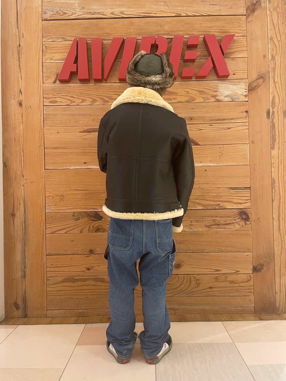 「AVIREX、フライトジャケット、ペインターパンツ、フライトキャップ、ペインターデニム、B-3、AVIREXBelle、AVIREX町田店、ファッションの力を信じよう、AVIREX町田」｜「AVIREXのFLIGHT CAP / フライトキャップ / AVIREX / アヴィレックス（キャップ、グリーン系）」を使った、TOMさん（メンズ・161cm）の秋コーディネートの3枚目の写真