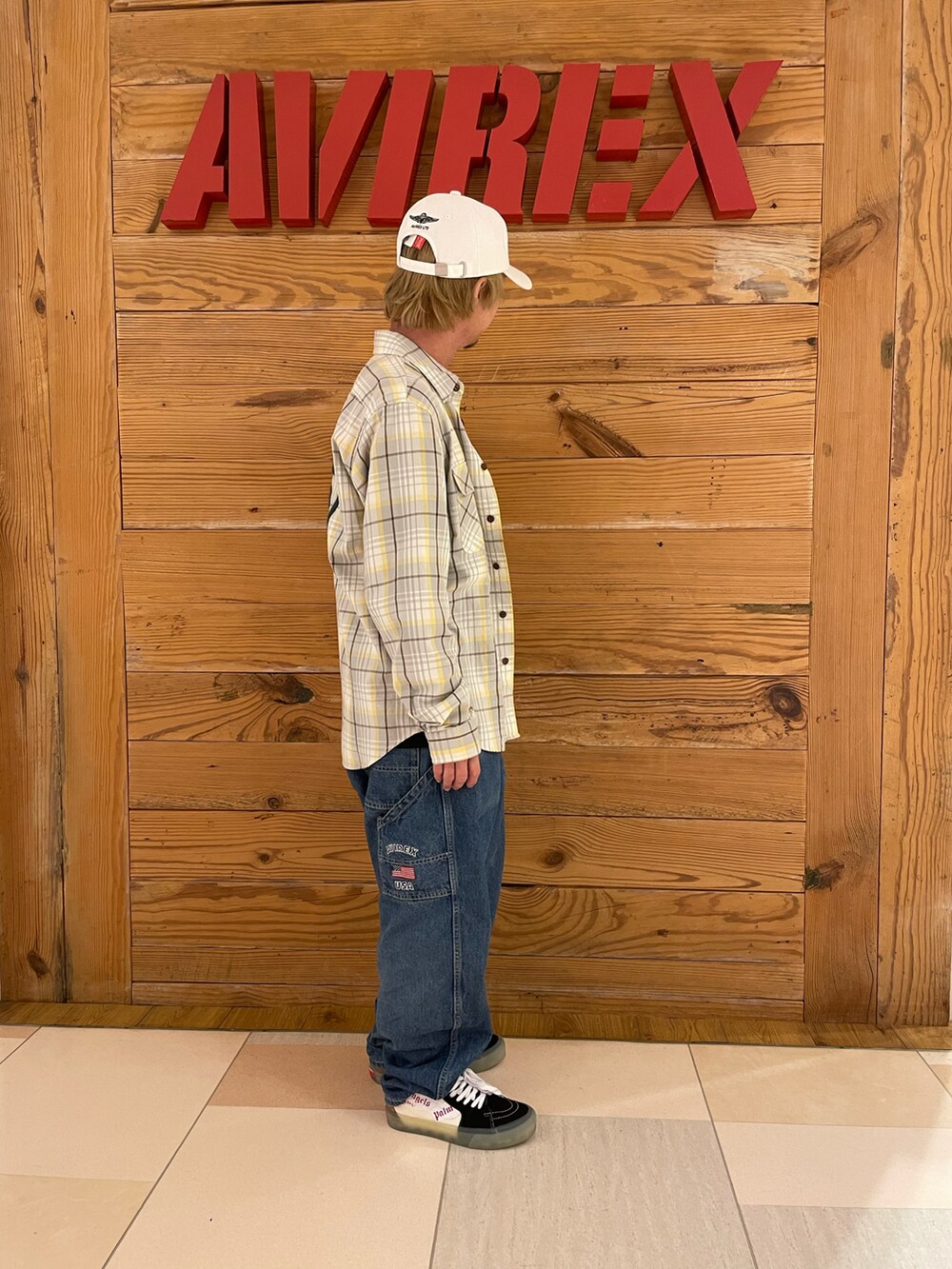 「チェックシャツ、AVIREX、ペインターパンツ、刺繍シャツ、白キャップ、ステンシル、AVIREXBelle、AVIREX町田店、ファッションの力を信じよう、AVIREX町田」｜「AVIREXのUSMC CAP / USMC キャップ / AVIREX / アヴィレックス（キャップ、ホワイト系）」を使った、TOMさん（メンズ・161cm）の夏コーディネートの4枚目の写真