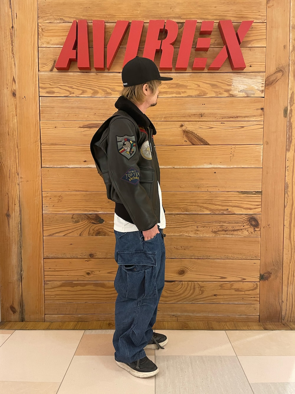 「AVIREX、NEW ERA、ニューエラ、TOPGUN、G-1、AVIREXBelle、ニューエラコラボ、AVIREX町田店、ファッションの力を信じよう、AVIREX町田」｜「NEW ERAの《AVIREX×NEW ERA/ニューエラ》ロウ プロファイル 59フィフティ / LOW PROFILE 59FIFTY AC（キャップ、ブラック系）」を使った、TOMさん（メンズ・161cm）の冬コーディネートの4枚目の写真