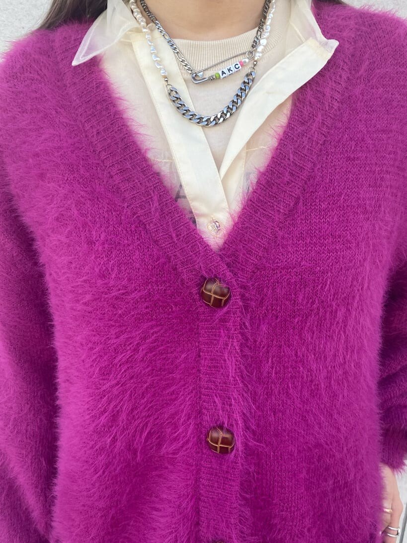 ホワイト系のブーツ、ホワイト系のシャツ/ブラウス、ホワイト系のその他パンツを着用したレディースの秋コーディネートの8枚目の写真