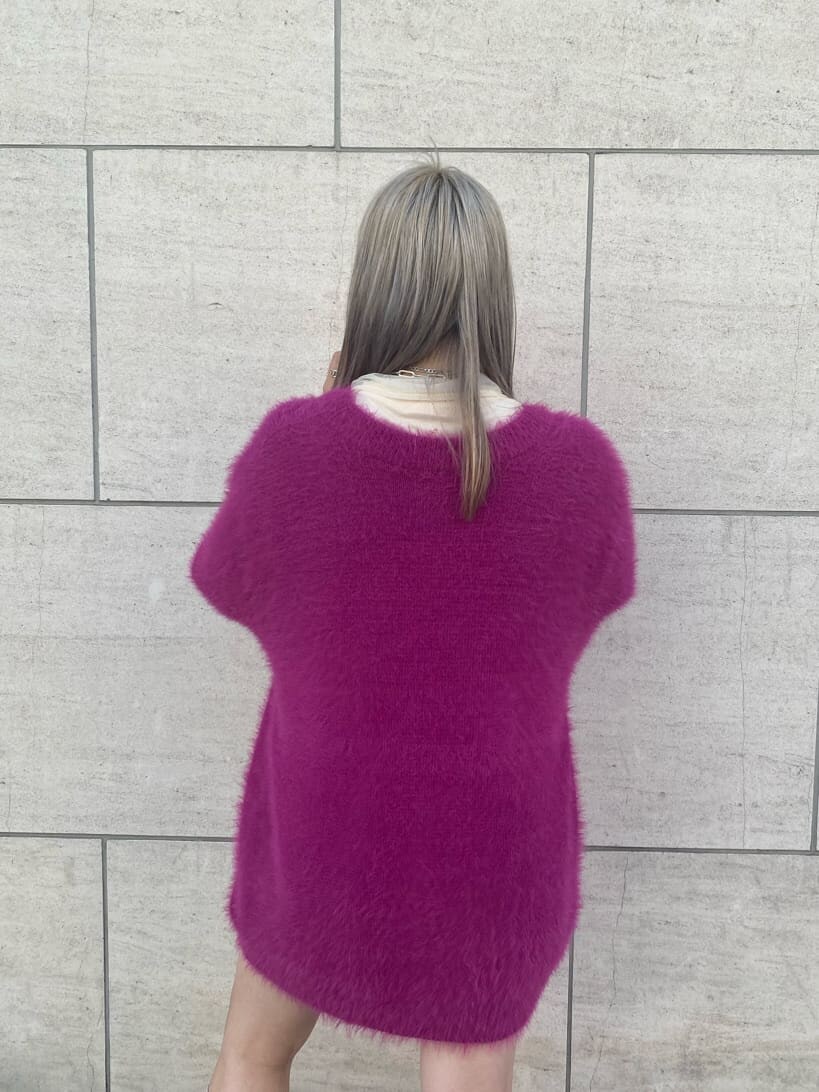 ホワイト系のブーツ、ホワイト系のシャツ/ブラウス、ホワイト系のその他パンツを着用したレディースの秋コーディネートの7枚目の写真