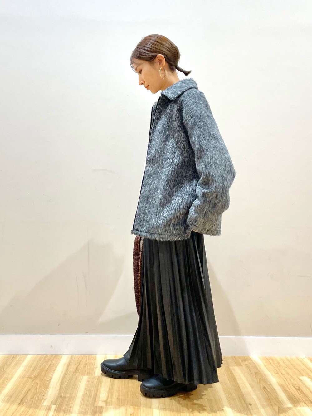 「休日スタイル、キレイめカジュアル、アウターコーデ、オトナカワイイ、オフィスカジュアル、レディースファッション、冬服コーデ、30代コーデ、40代ファッション、ママコーデ、ITEMS URBANRESEARCH」｜「ITEMS URBANRESEARCHのダブルフェイスモールニット（ニット/セーター、ホワイト系）」を使った、rinneさん（レディース・157cm）の冬コーディネートの2枚目の写真