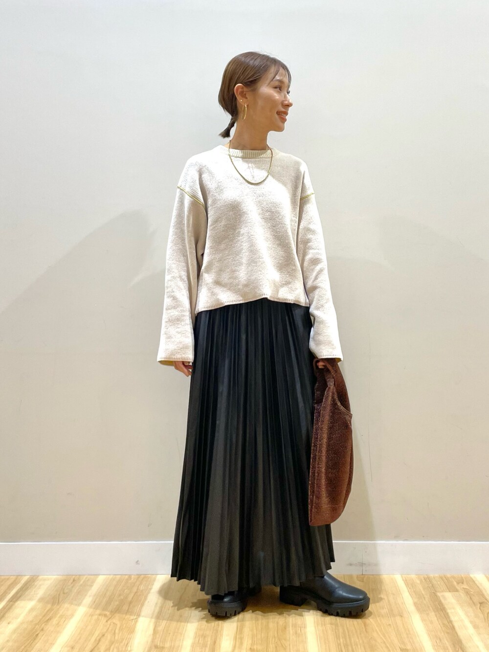 「休日スタイル、キレイめカジュアル、アウターコーデ、オトナカワイイ、オフィスカジュアル、レディースファッション、冬服コーデ、30代コーデ、40代ファッション、ママコーデ、ITEMS URBANRESEARCH」｜「ITEMS URBANRESEARCHのダブルフェイスモールニット（ニット/セーター、ホワイト系）」を使った、rinneさん（レディース・157cm）の冬コーディネートの8枚目の写真