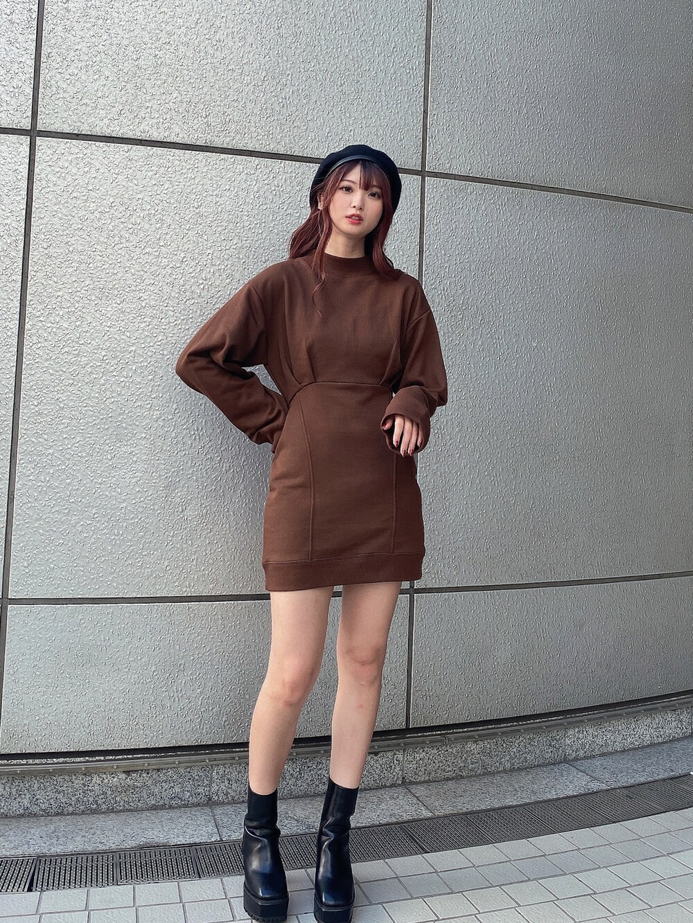 「ENVYM、envym_staff、ENVYMコーデ、秋のコーデ、シンプルコーデ、ベレー帽、秋服準備はじめました、ワンピース、ミニワンピ、秋先取りコーデ、オトナカワイイ、秋カラー、おしゃれさんと繋がりたい、ブラウン、厚底シューズ」｜「ENVYMのパイピングベレー（ハンチング/ベレー帽、ブラック系）」を使った、MYUさん（レディース・165cm）の秋コーディネートの2枚目の写真
