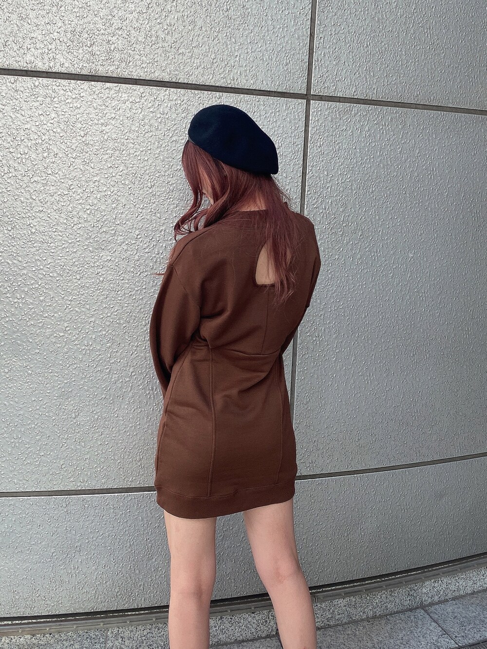 「ENVYM、envym_staff、ENVYMコーデ、秋のコーデ、シンプルコーデ、ベレー帽、秋服準備はじめました、ワンピース、ミニワンピ、秋先取りコーデ、オトナカワイイ、秋カラー、おしゃれさんと繋がりたい、ブラウン、厚底シューズ」｜「ENVYMのパイピングベレー（ハンチング/ベレー帽、ブラック系）」を使った、MYUさん（レディース・165cm）の秋コーディネートの4枚目の写真