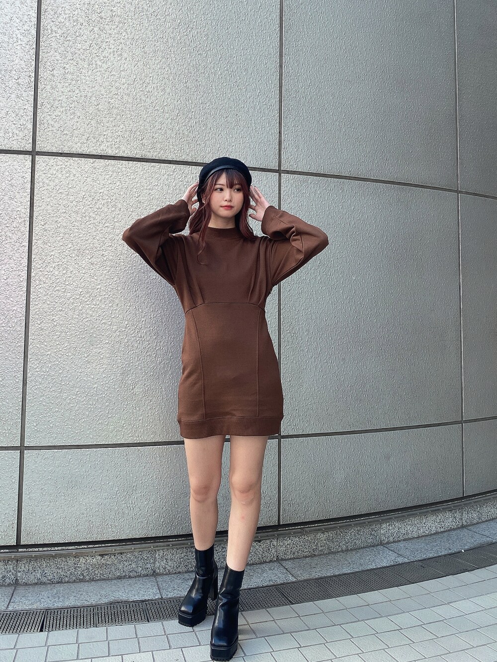 「ENVYM、envym_staff、ENVYMコーデ、秋のコーデ、シンプルコーデ、ベレー帽、秋服準備はじめました、ワンピース、ミニワンピ、秋先取りコーデ、オトナカワイイ、秋カラー、おしゃれさんと繋がりたい、ブラウン、厚底シューズ」｜「ENVYMのパイピングベレー（ハンチング/ベレー帽、ブラック系）」を使った、MYUさん（レディース・165cm）の秋コーディネートの3枚目の写真