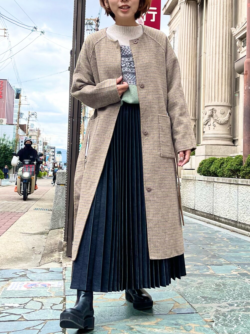 「秋、今日のコーデ、秋のコーデ、秋服、ootd、ブーツ、きれいめカジュアル、ニット/セーター、カジュアルコーデ、大人かわいい、チェック柄に恋してる、オトナカジュアル、ノルディック柄、ノルディックセーター、チェックコート」｜「BEATRICEのアイテム（デニムスカート、ブルー系）」を使った、vingtaine0cordierさん（レディース・158cm）の秋コーディネートの3枚目の写真