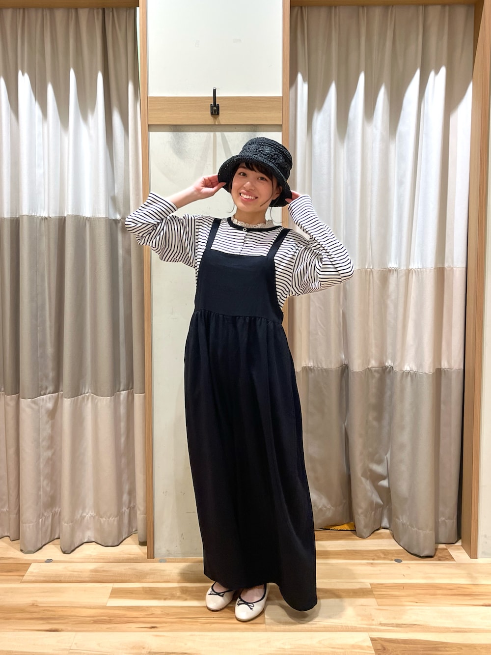 「春、カジュアルコーデ、着回しコーデ、楽チンコーデ、モノトーン、モノトーンコーデ、Samansa Mos2、SM2keittioイオンモール堺鉄砲町」｜「Samansa Mos2のアイテム（帽子、ブラック系）」を使った、87さん（骨格ウェーブ・レディース・155cm）の春コーディネートの2枚目の写真