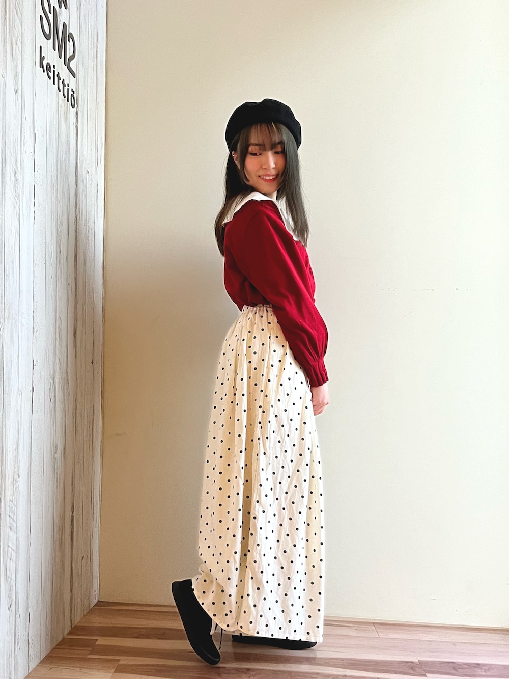 「ゆべし×SamansaMos2、春のNewスタイル、春服コーデ、おでかけコーデ、きれいめカジュアル、レトロ、カーディガン、ベレー帽、綿麻、Samansa Mos2、SM2keittioイオンモール堺鉄砲町」|「Samansa Mos2のリネン混ベレー(ハンチング/ベレー帽、ブラック系)」を使った、87さん(骨格ウェーブ・レディース・155cm)の春コーディネートの3枚目の写真