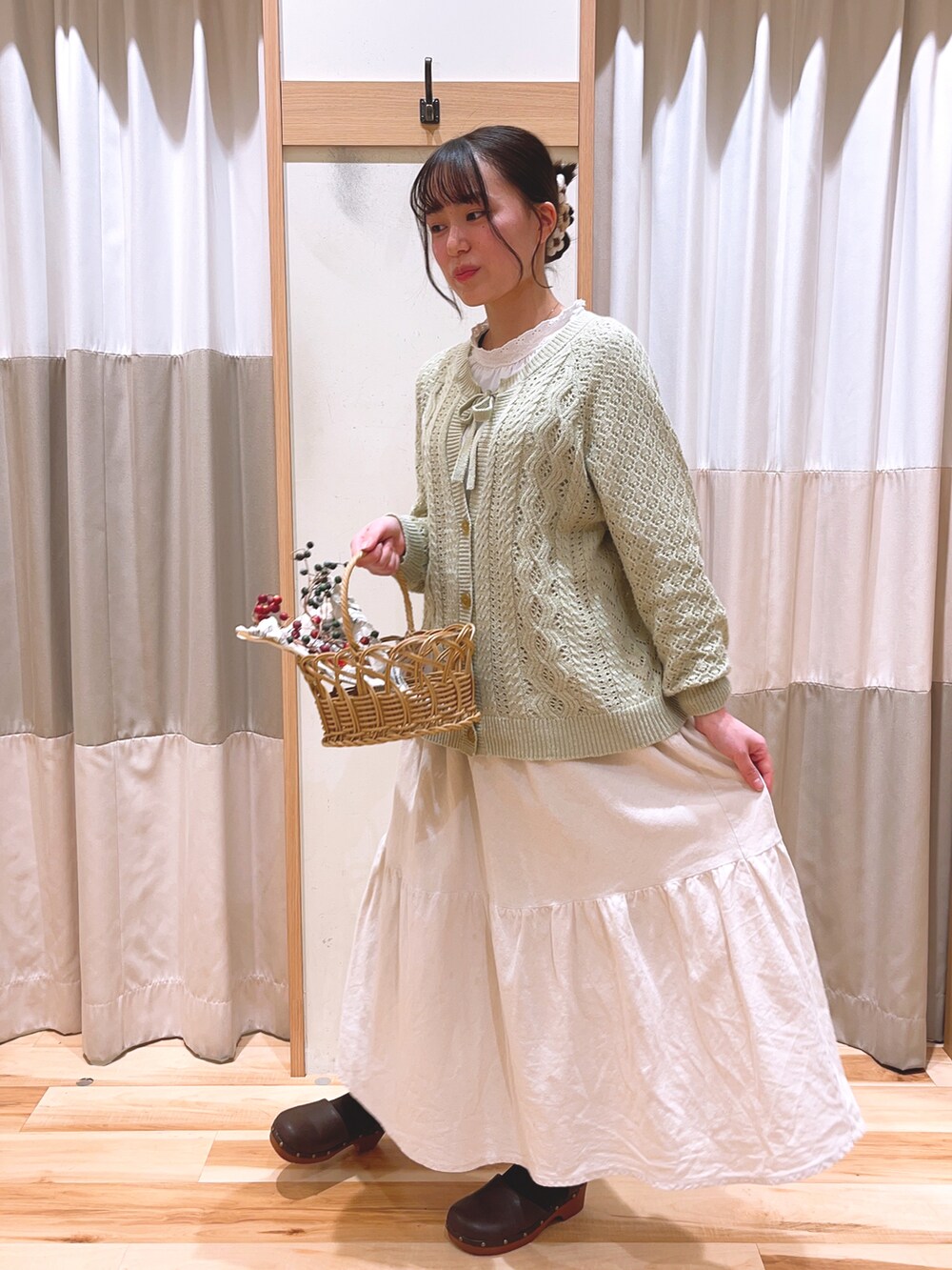 「Samansa Mos2、春服コーデ、淡色コーデ、大人ガーリー、SM2keittioイオンモール堺鉄砲町」｜「Samansa Mos2 home'sのアイテム（インテリア、ブラウン系）」を使った、87さん（骨格ウェーブ・レディース・155cm）の冬コーディネートの2枚目の写真