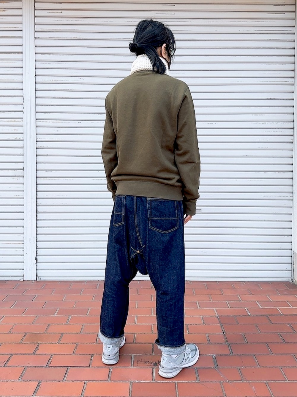 「ラルフローレン、スウェット、デニムパンツ、デニム、サルエルパンツ、サルエルデニム、50代カジュアル、50代ファッション、50代コーデ、カジュアルコーデ、カジュアル、オリーブ、アメカジコーデ、アメカジ、アメカジスタイル」｜「POLO RALPH LAURENのアイテム（スウェット、グリーン系）」を使った、PiPiCOLO_MGRさん（メンズ・178cm）の冬コーディネートの2枚目の写真