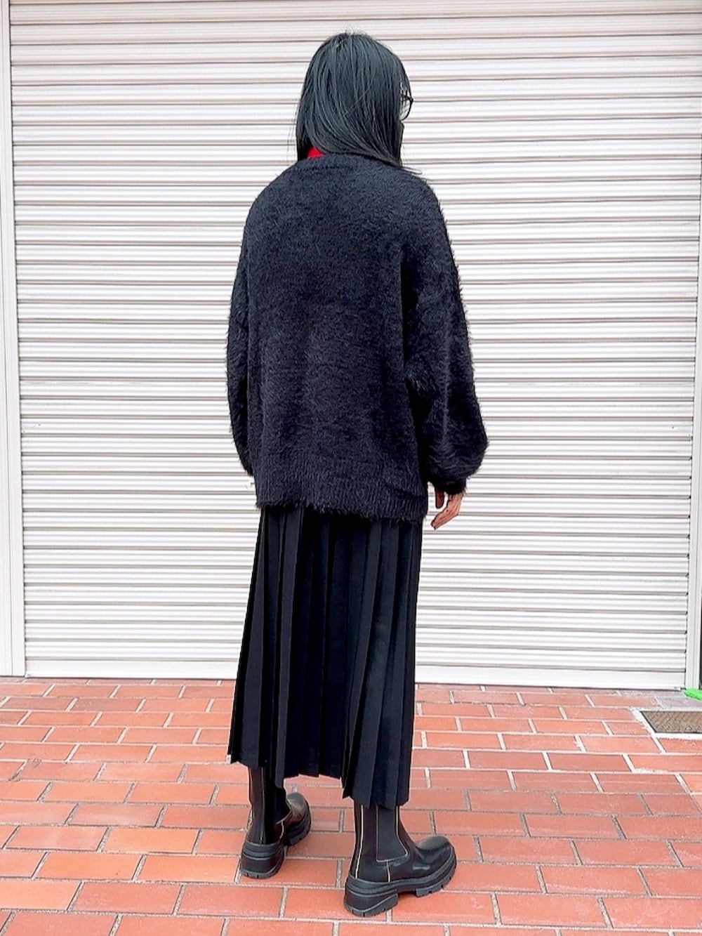 「モノトーン、モノクロ、スカート男子、スカートコーデ、巻きスカート、オニールオブダブリン、マキシスカート、50代ファッション、50代カジュアル、50代コーデ、レディース男子部、レディース男子、ジェンダーレス、ジェンダーレス部、ユニセックス」|「Aphlotusのオーバーサイズ クルーネック モヘアライク シャギーニット セーター(ニット/セーター、ブラック系)」を使った、PiPiCOLO_MGRさん(メンズ・178cm)の冬コーディネートの2枚目の写真