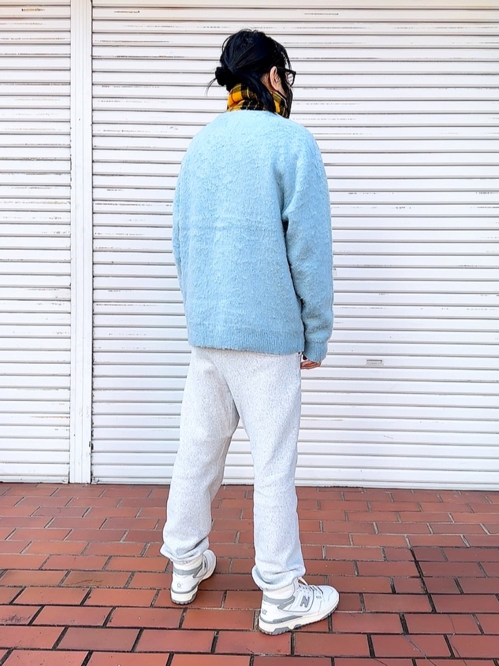「モヘアカーディガン、モヘア、カーディガンコーデ、カジュアルコーデ、ビームス、チャンピオン、スウェットパンツ、リバースウィーブ、50代ファッション、50代カジュアル、50代コーデ、水色、シンプルコーデ、お洒落さんとつながりたい、大人カジュアル」|「Championの【Champion/チャンピオン】メンズ リバースウィーブ(R) スウェットパンツ(スウェットパンツ、グレー系)」を使った、PiPiCOLO_MGRさん(メンズ・178cm)の冬コーディネートの2枚目の写真