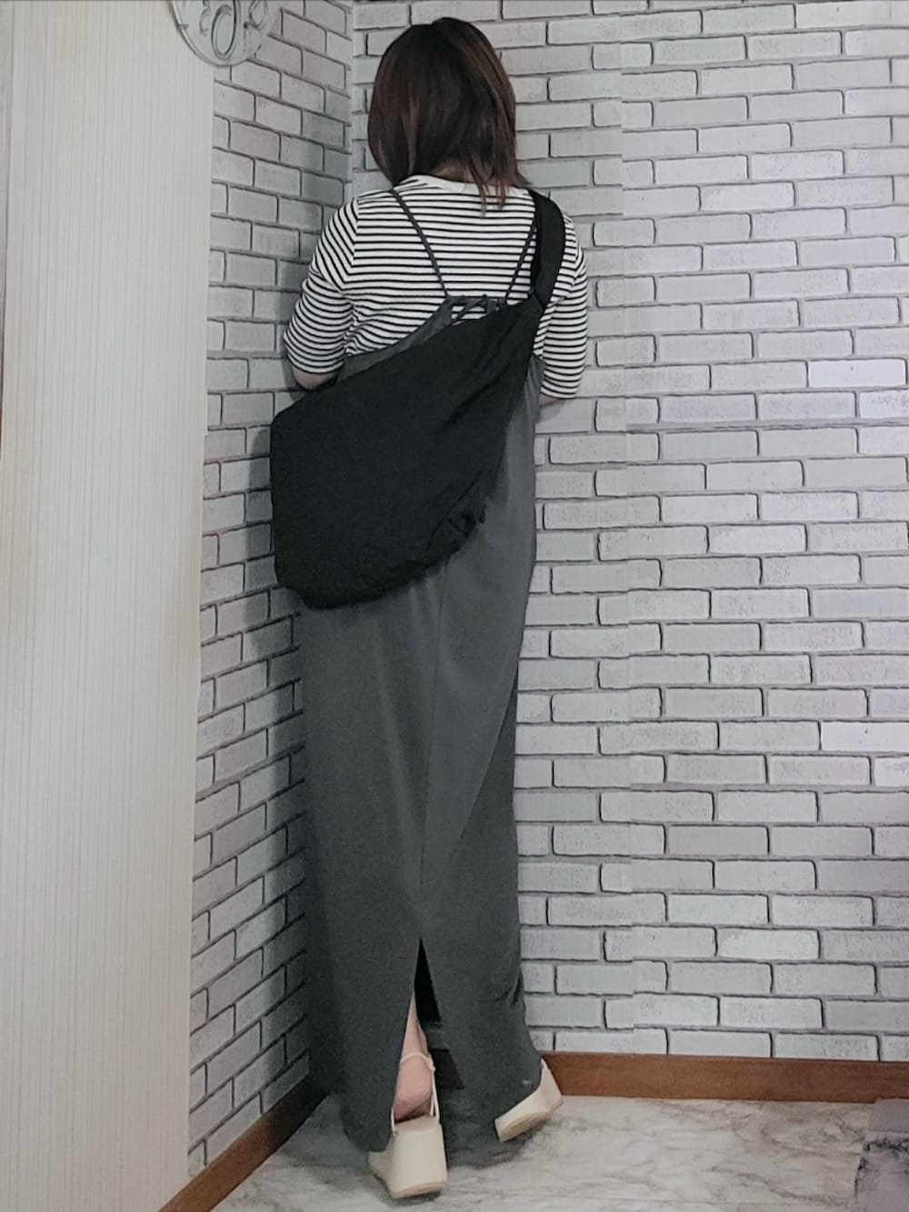 「きれいめカジュアル、大人カジュアル、大人コーデ、40代、低身長、LIVEコーデ、ボーダートップス、キャミワンピ、厚底サンダル、ボディバッグ」｜「SHIPS anyのSHIPS any:〈洗濯機可能〉テレコ ハーフスリーブ TEE 23SS（Tシャツ/カットソー、その他）」を使った、numacoさん（レディース・150cm）の夏コーディネートの2枚目の写真