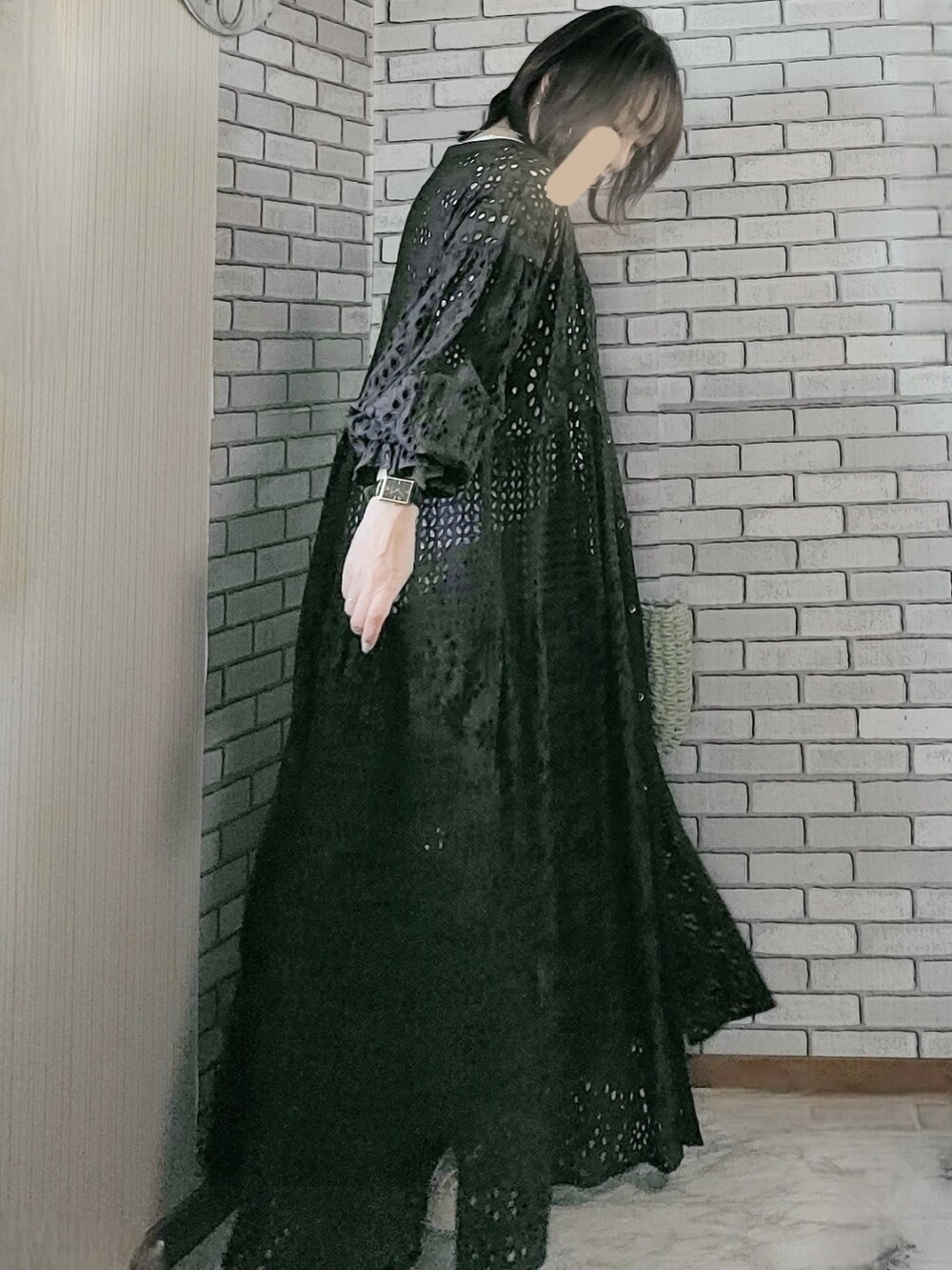 「きれいめカジュアル、大人カジュアル、大人コーデ、40代、低身長、レースワンピース、3way、シャツワンピ、フレアデニム、厚底サンダル、かごバッグ」|「CIAOPANIC TYPYのindiaパッチワークレース3WAYロングワンピース(ワンピース、グレー系)」を使った、numacoさん(レディース・150cm)の春コーディネートの2枚目の写真
