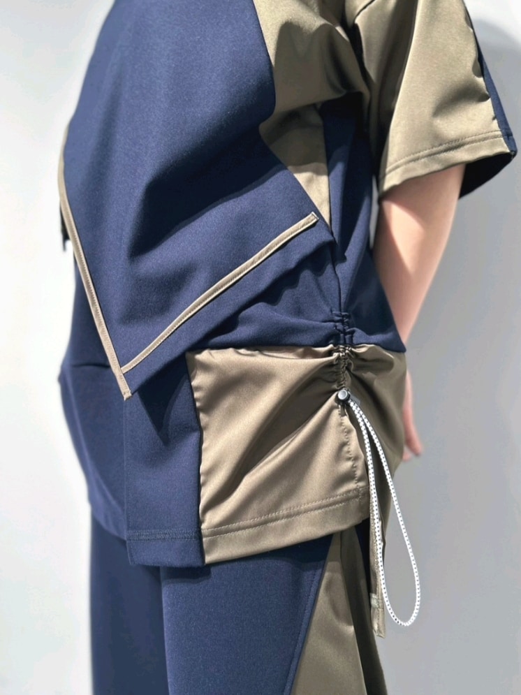 その他のTシャツ/カットソー、その他のその他パンツ、ブラック系のパンプスを着用したレディースの春コーディネートの3枚目の写真