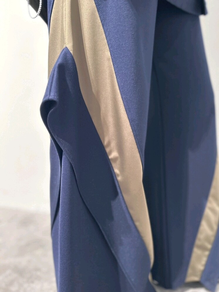 その他のTシャツ/カットソー、その他のその他パンツ、ブラック系のパンプスを着用したレディースの春コーディネートの7枚目の写真