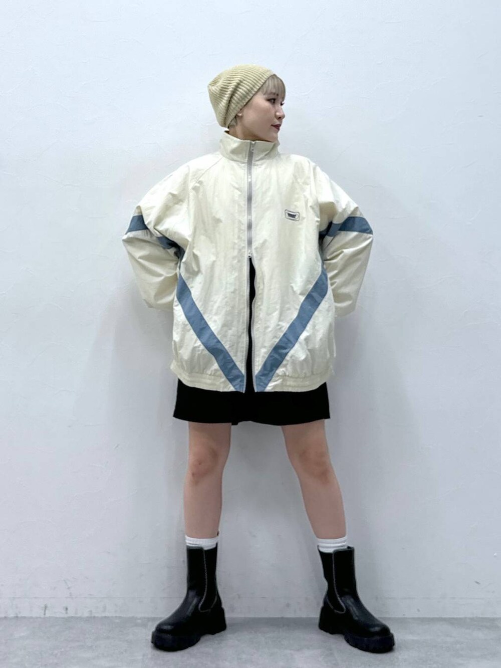 「LOWRYS FARMのビーズニットワッチ　128530（ハンチング/ベレー帽、ベージュ系）」を使った、たけおさん（レディース・157cm）の秋コーディネートの3枚目の写真