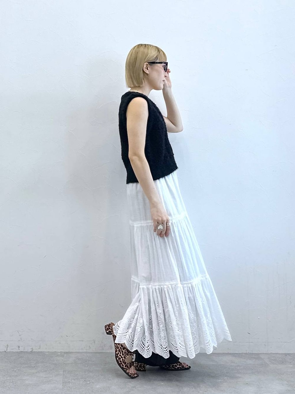 「RAGEBLUEのアソートアイウェア（メガネ、グレー系）」を使った、たけおさん（レディース・157cm）の夏コーディネートの5枚目の写真
