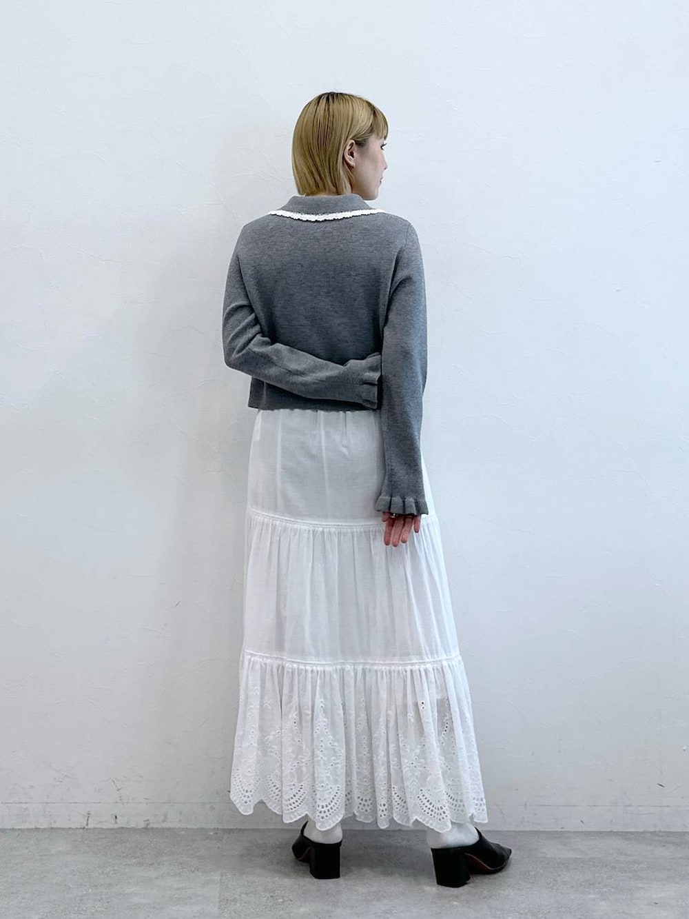 「RAGEBLUEのクロシェカラーショートニットカーディガン（ニット/セーター、グレー系）」を使った、たけおさん（レディース・157cm）の夏コーディネートの7枚目の写真