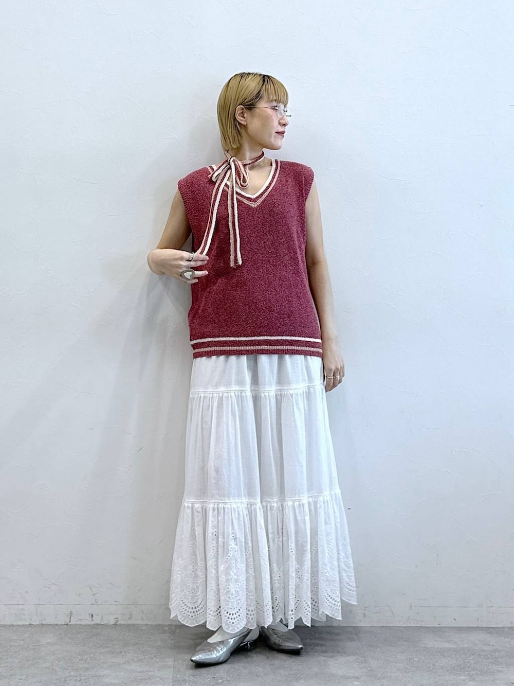 「RAGEBLUEのファンシーヤーンニットベスト（ニット/セーター、その他）」を使った、たけおさん（レディース・157cm）の夏コーディネートの4枚目の写真
