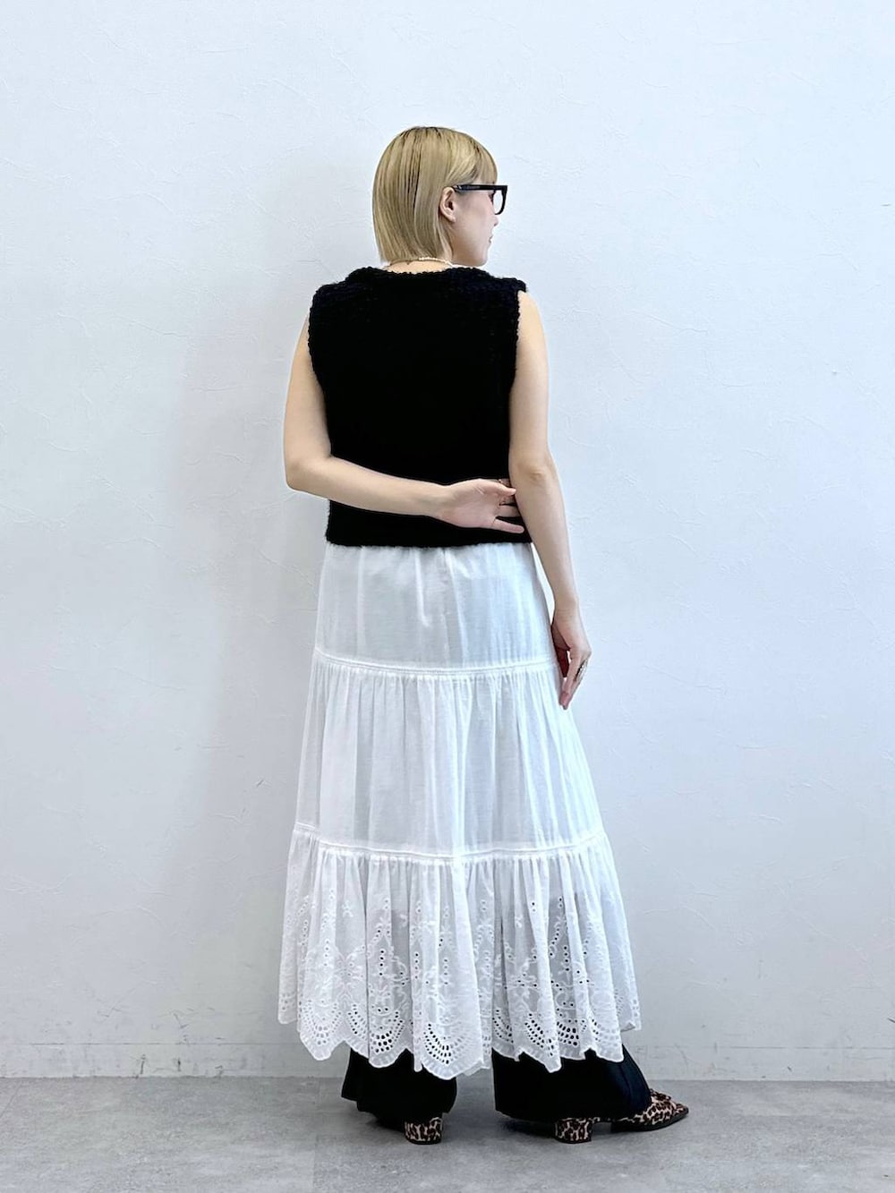 「RAGEBLUEのアソートアイウェア（メガネ、グレー系）」を使った、たけおさん（レディース・157cm）の夏コーディネートの6枚目の写真