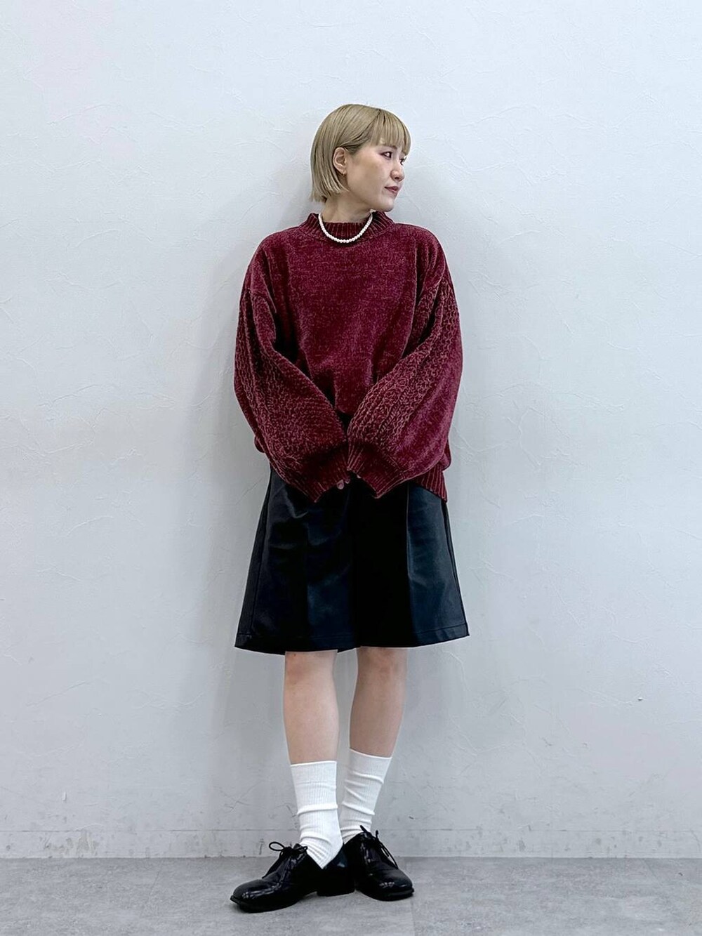 「RAGEBLUEのボリュームスリーブ/袖デザインBIGモールニット（Tシャツ/カットソー、レッド系）」を使った、たけおさん（レディース・157cm）の夏コーディネートの4枚目の写真