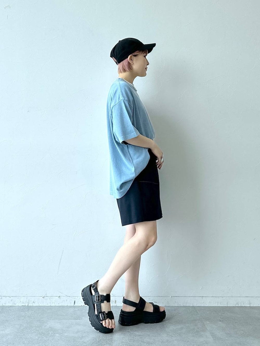 「CONVERSEの＜CONVERSE＞ALL STAR TREKWAVE SANDAL（サンダル、ブラック系）」を使った、たけおさん（レディース・157cm）の春コーディネートの4枚目の写真