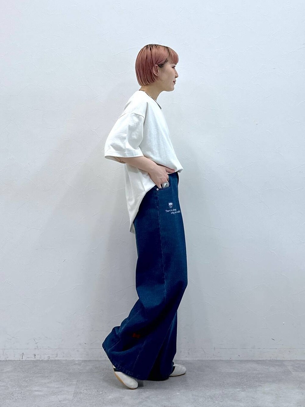 「RAGEBLUEの＜adidas/アディダス＞TOKYO W /アディダス トーキョー W（スニーカー、ホワイト系）」を使った、たけおさん（レディース・157cm）の春コーディネートの4枚目の写真