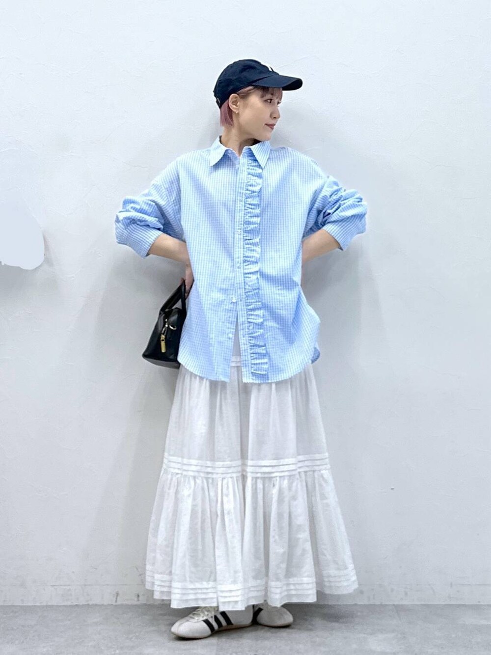 「春めき満開コーデ」｜「RAGEBLUEの＜adidas/アディダス＞TOKYO W /アディダス トーキョー W（スニーカー、ホワイト系）」を使った、たけおさん（レディース・157cm）の冬コーディネートの5枚目の写真