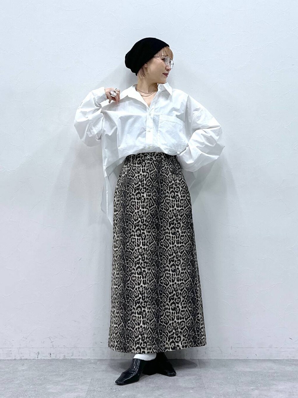 「RAGEBLUEのカラービーニー（ニットキャップ/ビーニー、ブラック系）」を使った、たけおさん（レディース・157cm）の春コーディネートの2枚目の写真