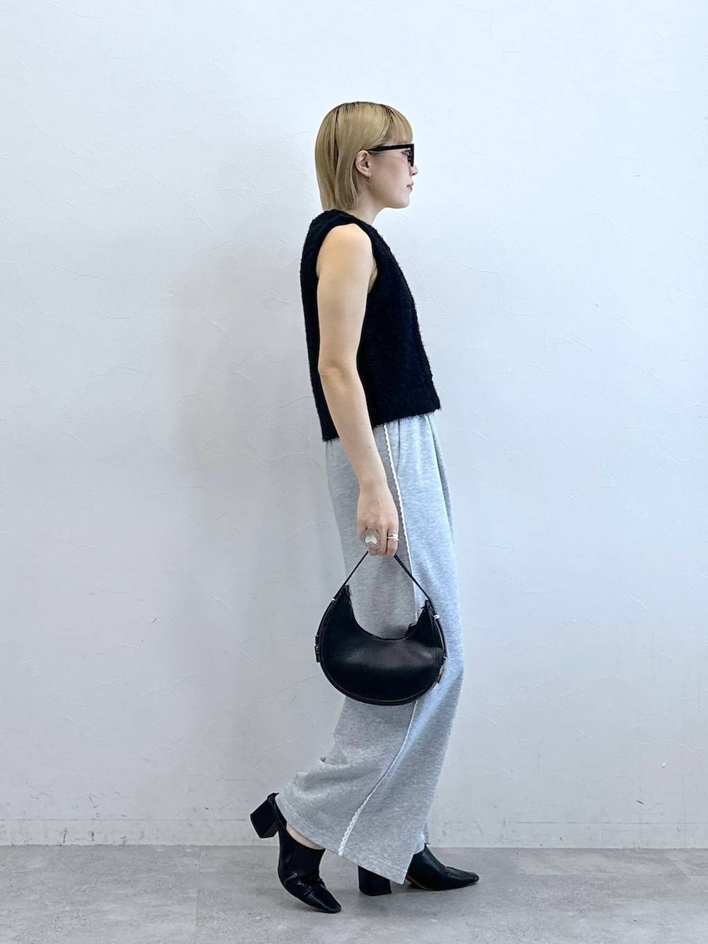 「RAGEBLUEのアソートアイウェア（メガネ、グレー系）」を使った、たけおさん（レディース・157cm）の夏コーディネートの4枚目の写真