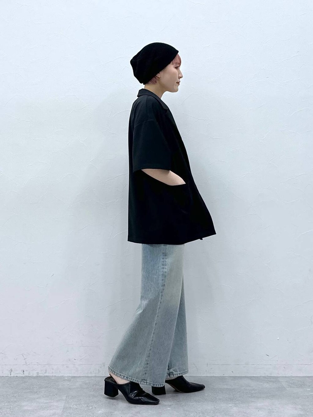 「RAGEBLUEの＜セットアップ対応＞3size展開/フラワー刺繍ダメージワイドデニム（デニムパンツ、ブルー系）」を使った、たけおさん（レディース・157cm）の春コーディネートの4枚目の写真
