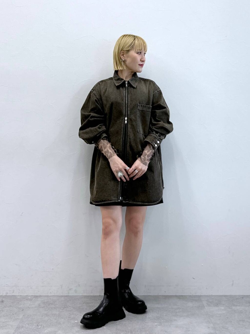 「RAGEBLUEの2タック/ナイロンハーフパンツ（チノパンツ、ブラック系）」を使った、たけおさん（レディース・157cm）の夏コーディネートの4枚目の写真